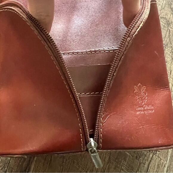 Vera Pelle Italy Small Brown
Leather Zip Front Crossbody
Bag, 7.5" x7.5" - Picture 16 of 16